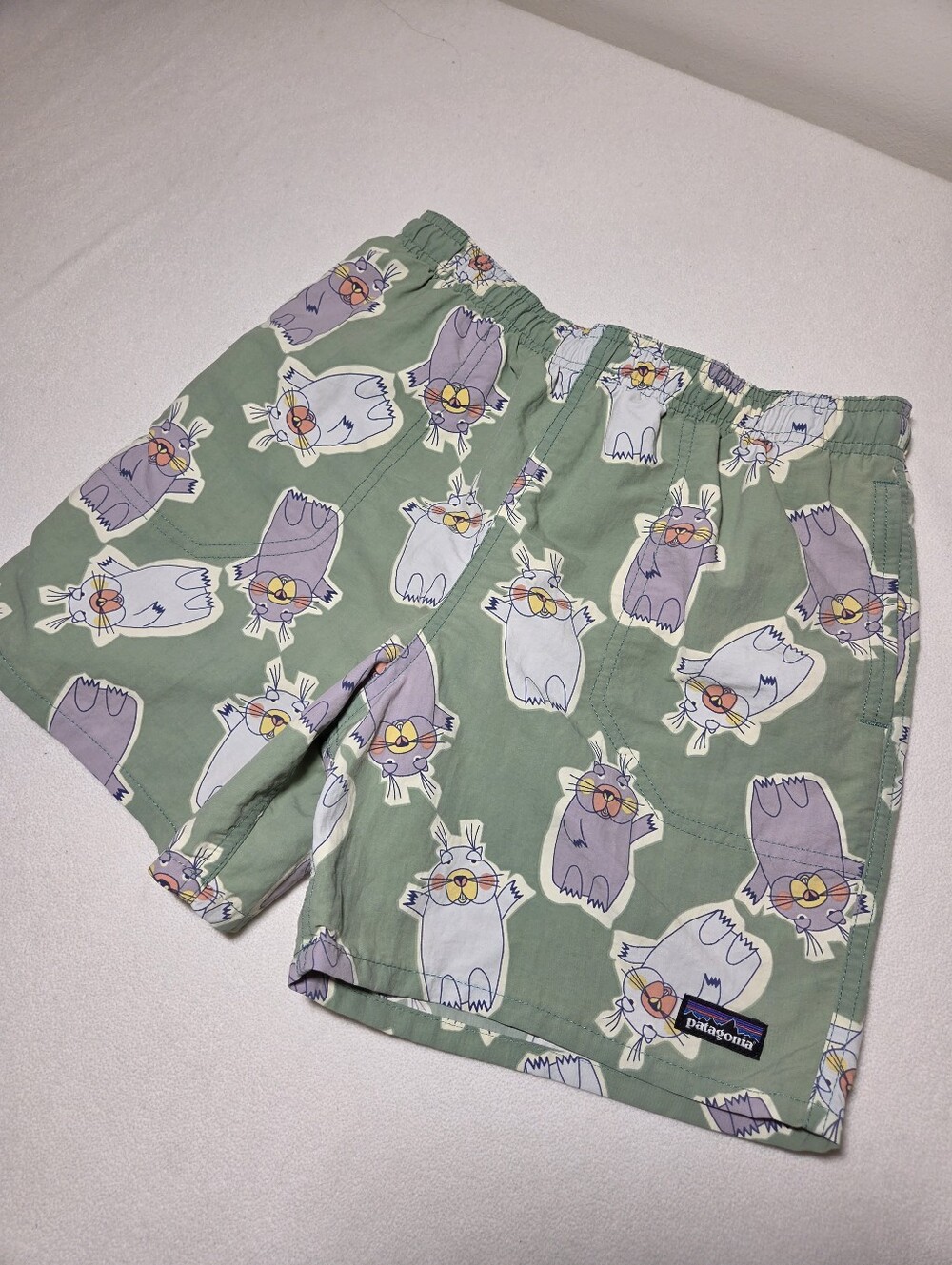 Patagonia Youth XL Baggies Green Swim Shorts "Marching Around" Lined Drawstring